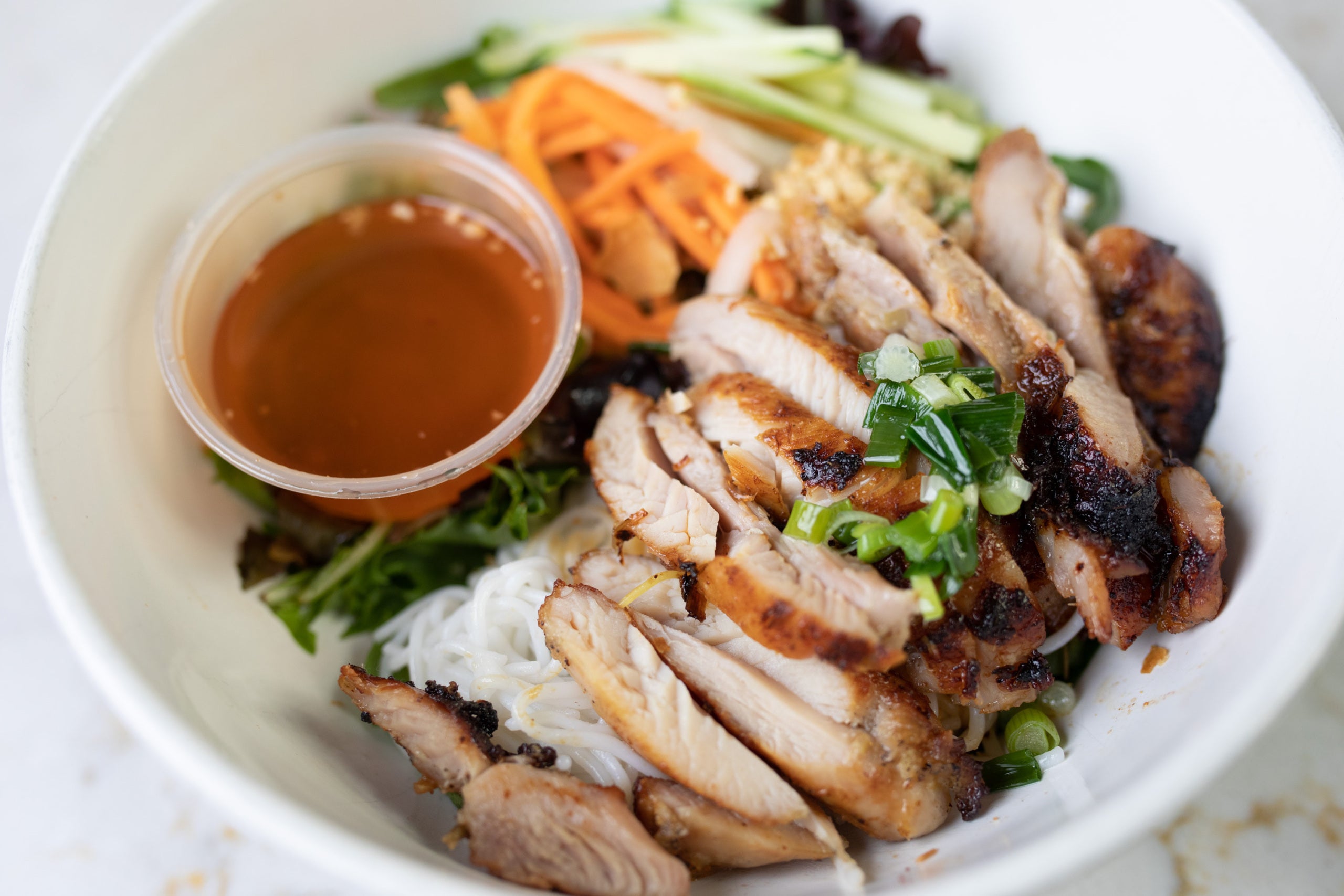 B5 Bun Ga Nuong (Grill Lemongrass Chicken) Dua Vietnamese/Fish Bowl